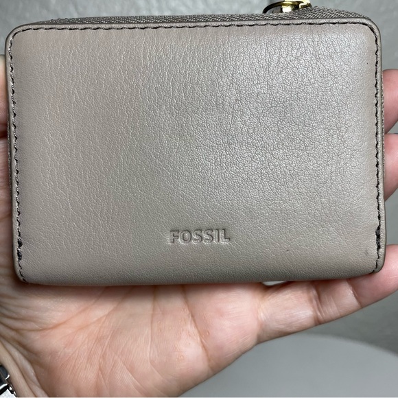 Fossil Fiona Zip Coin Wallet in Champagne - Picture 2 of 12